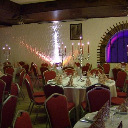 Hotel Gutshof Ziegelhuette Edenkoben Esterno foto