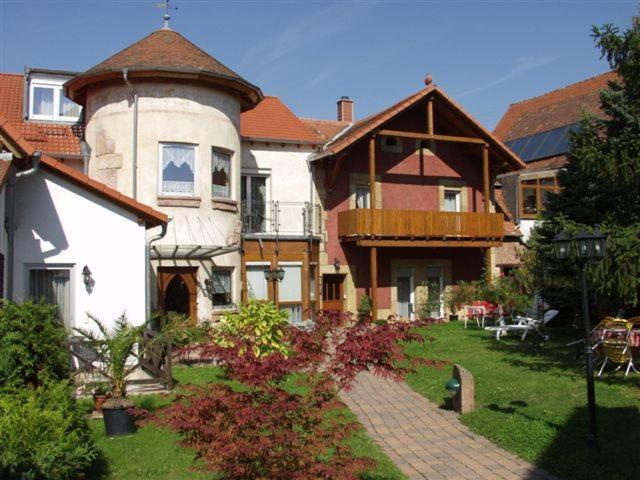 Hotel Gutshof Ziegelhuette Edenkoben Esterno foto