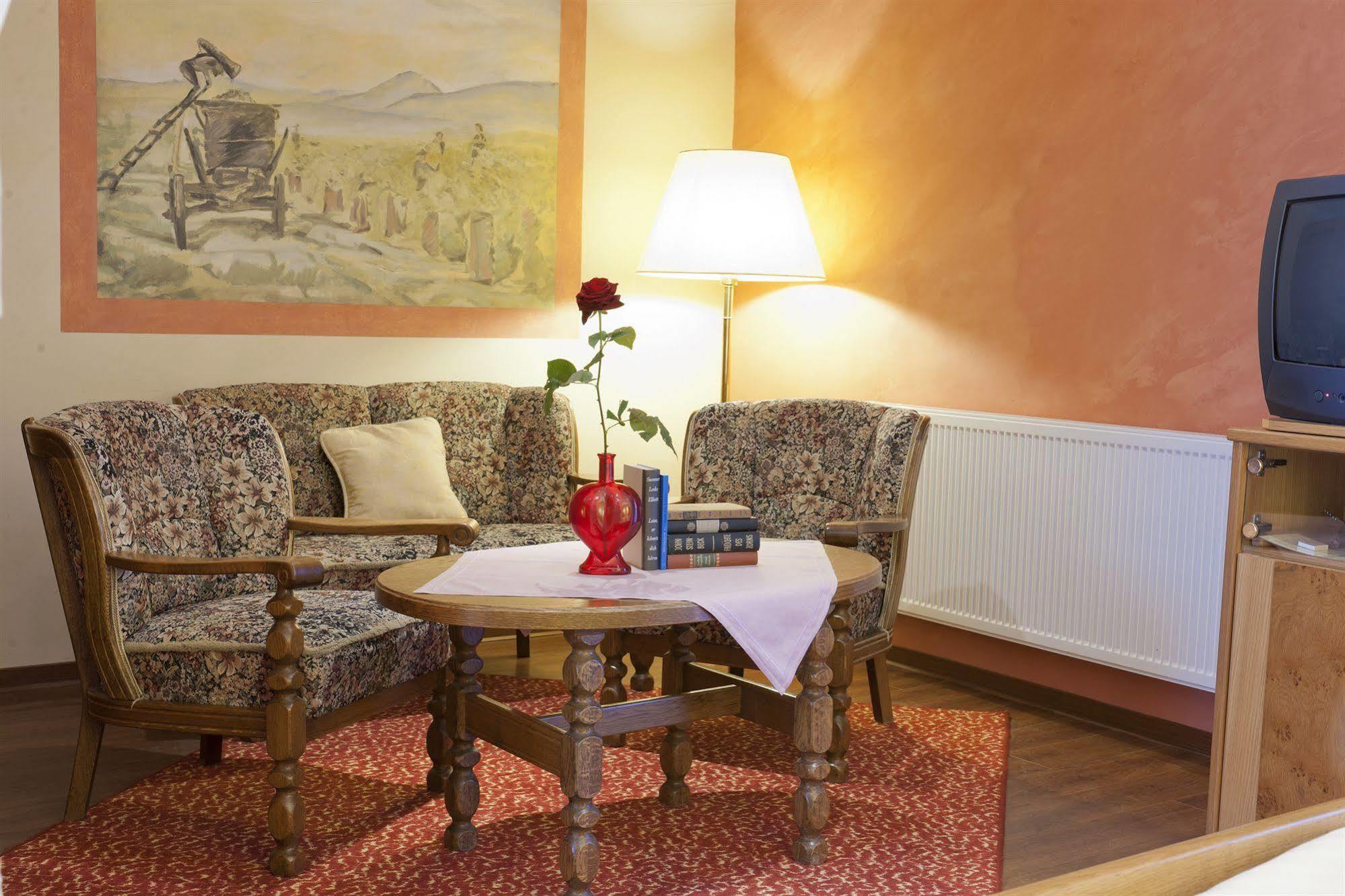 Hotel Gutshof Ziegelhuette Edenkoben Esterno foto