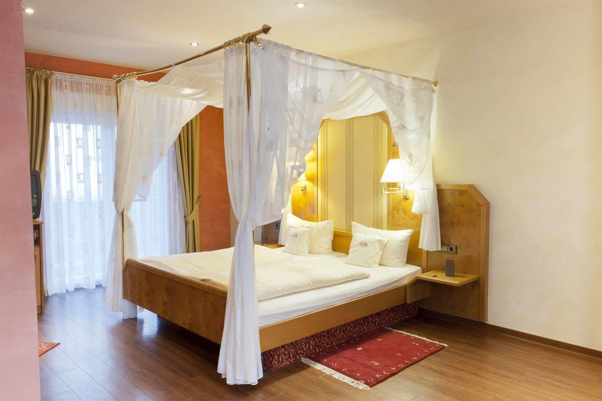 Hotel Gutshof Ziegelhuette Edenkoben Esterno foto