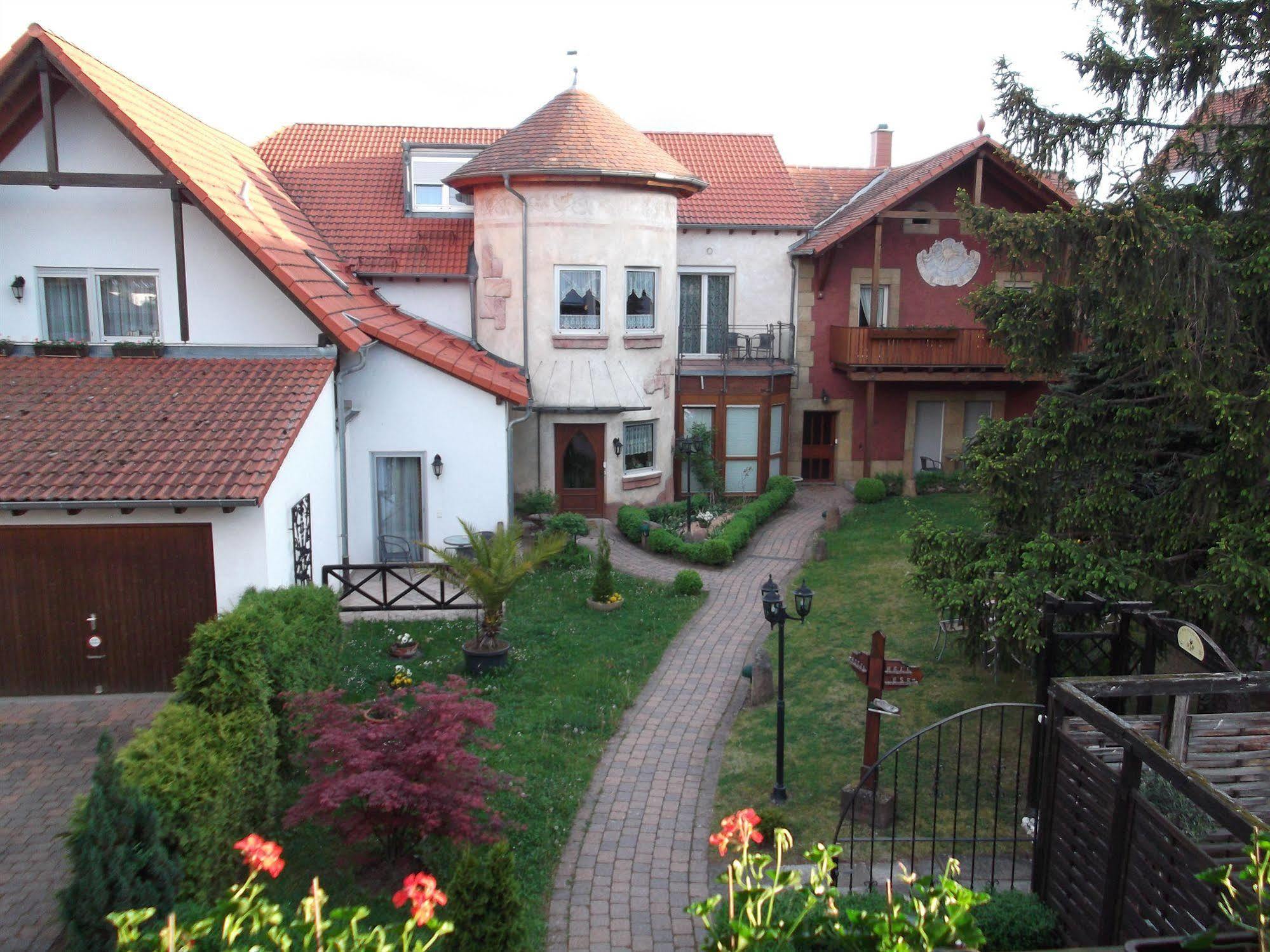 Hotel Gutshof Ziegelhuette Edenkoben Esterno foto