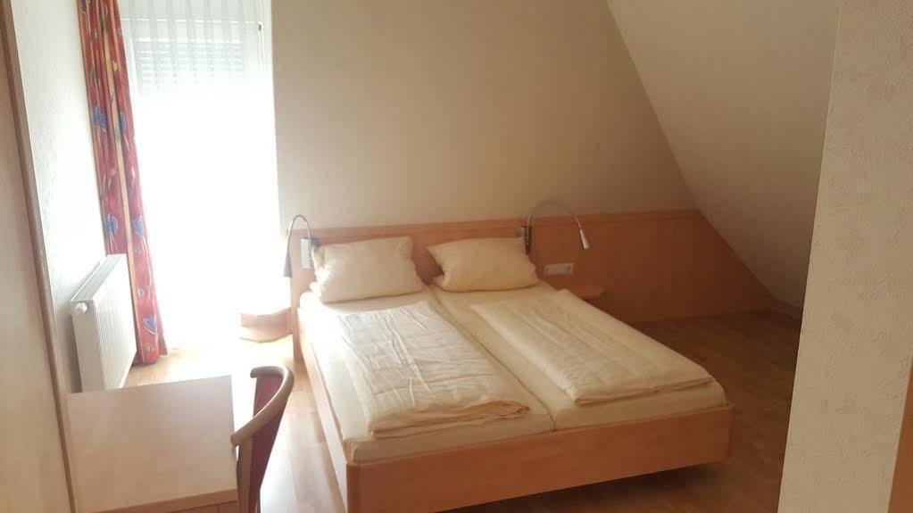 Hotel Gutshof Ziegelhuette Edenkoben Esterno foto