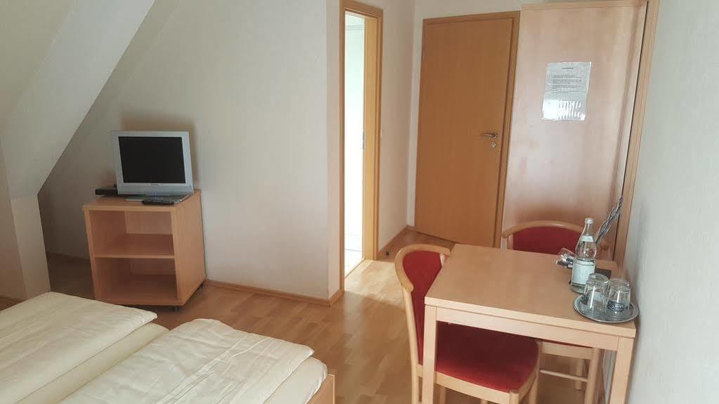 Hotel Gutshof Ziegelhuette Edenkoben Esterno foto